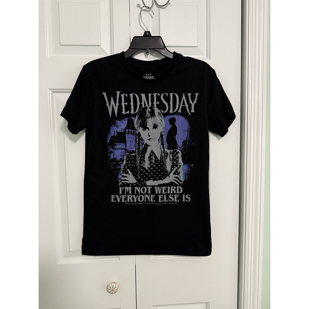 WEDNESDAY I'm Not Weird Everyone Else Is Netflix T-Shirt Womens Sz Small